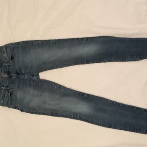 Mavi Jeans size 30 32 women's fit like a size 7 or 8 stretchy